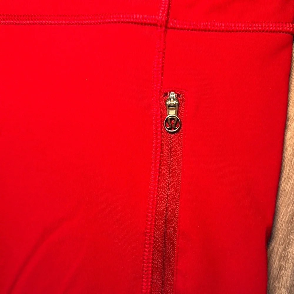 Lululemon Red cropped Leggings – Size 6, Zipper Pockets - Picture 3 of 7
